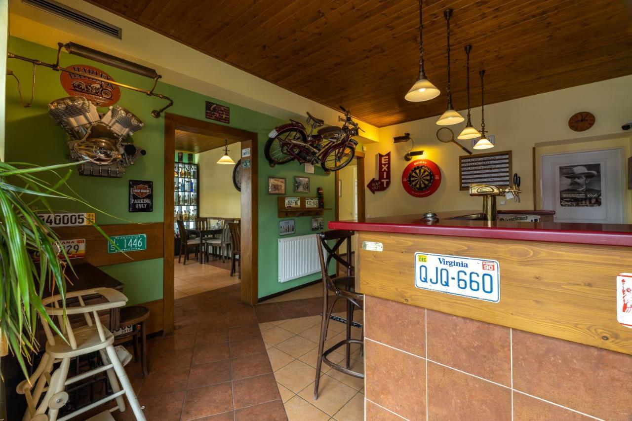 Penzion Rodos - Cafe Прага Екстериор снимка